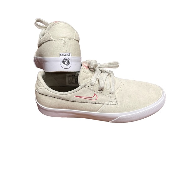 Nike Shoes - Women’s Nike Shane O’Neill Sb
Size 8 lace up sneakers